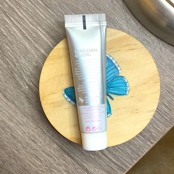 🦄✨New Never Used Benefit UNICORN GLOW LONG WEAR PRIMER!✨🦄 - Picture 3 of 3